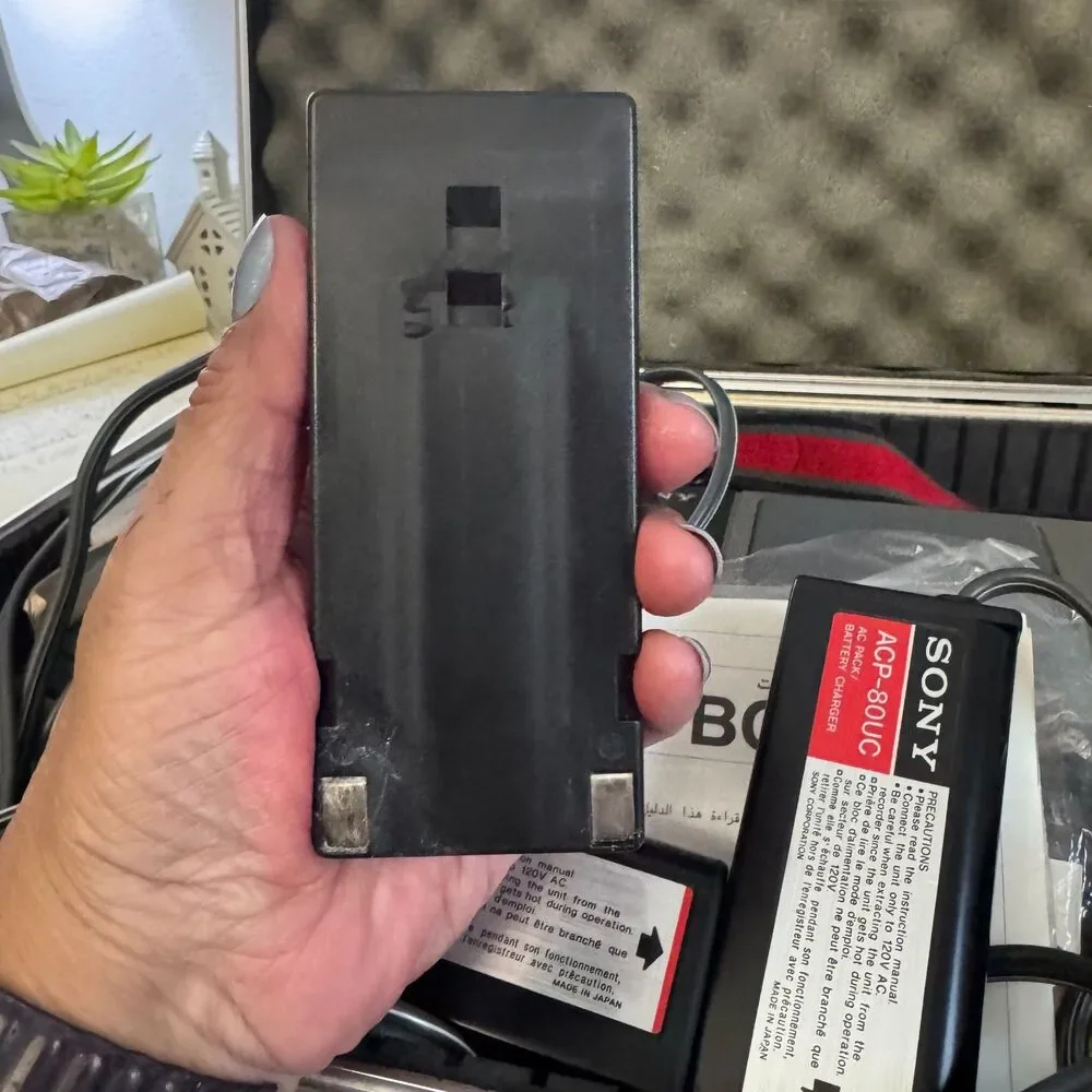 Vintage Sony CCD-V110 Video8 PRO Camcorder Kit For PartsRepair/Battery/Chargers